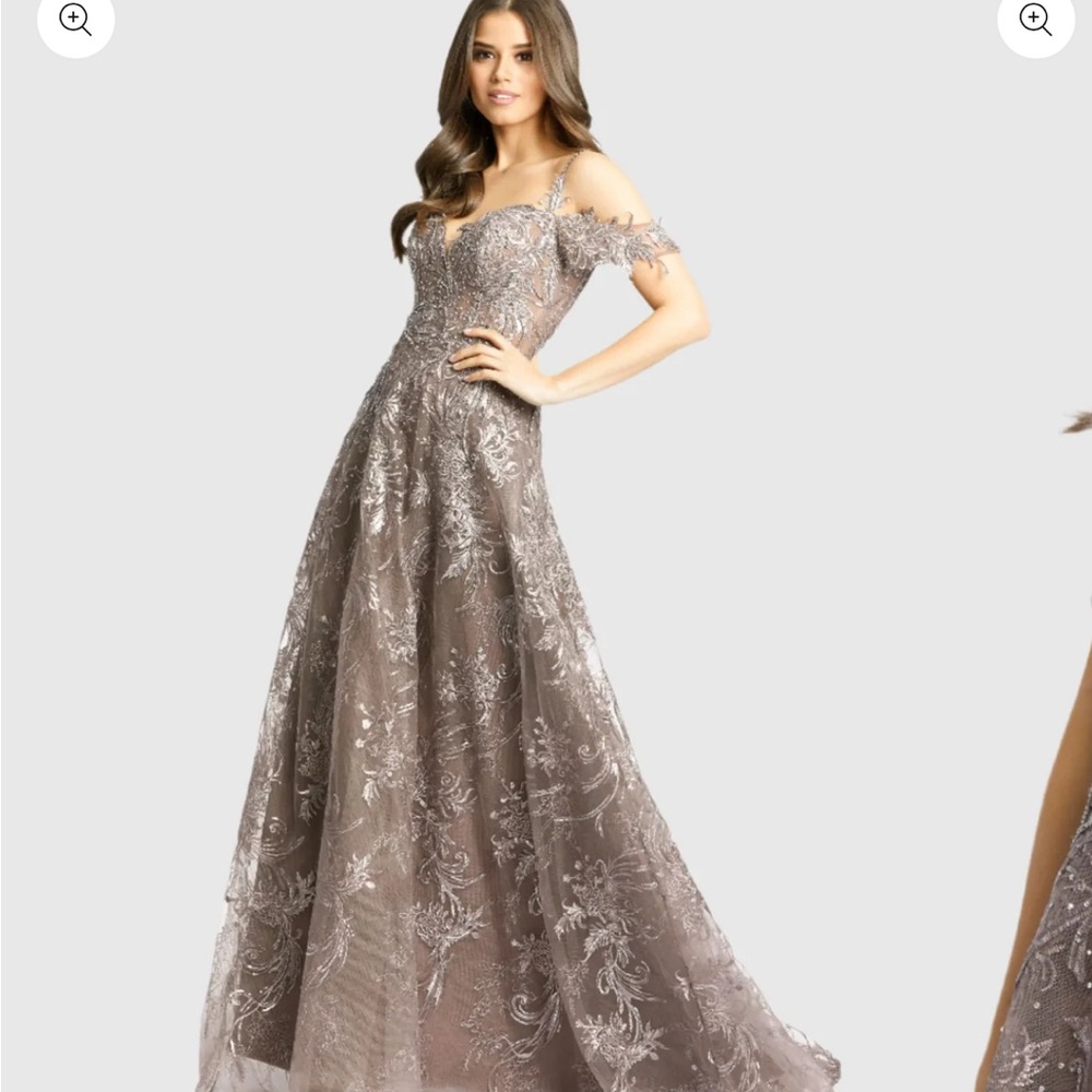 Elegant Lace Evening Gown in Silver